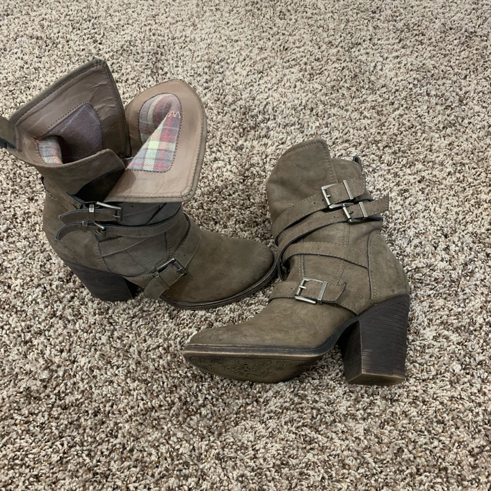 Madden Girl Kloo Engineer Buckle Boots
